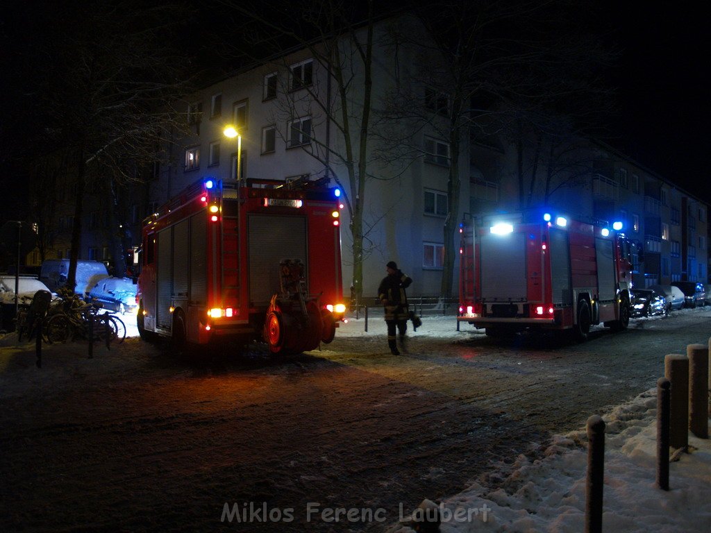 Feuer in Kueche Koeln Vingst Homarstr P698.JPG